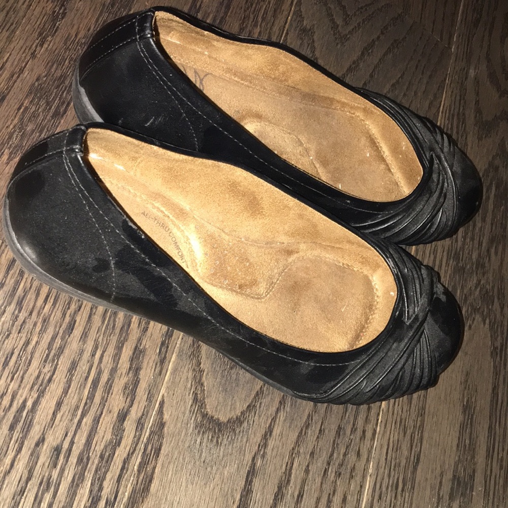 Flats - Picture 2 of 4